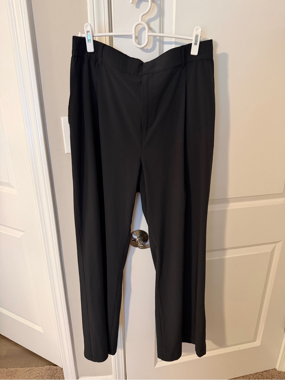 ALO Yoga Black Relaxed High-Rise Trousers - Picture 6 of 6